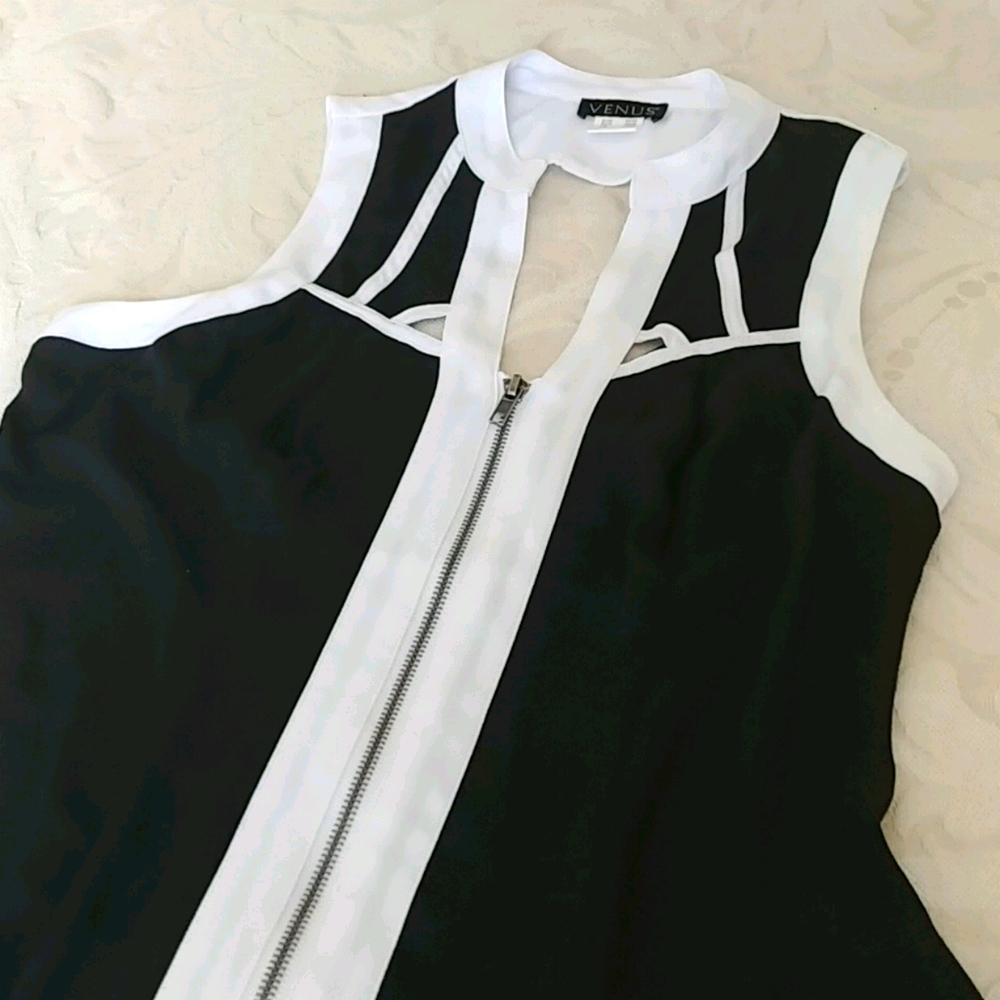 Venus Tank zip up front